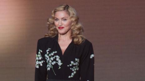 Младото гадже на Мадона се завърна при нея