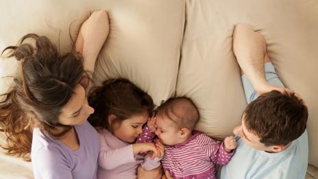 Когато детето предпочита единия родител