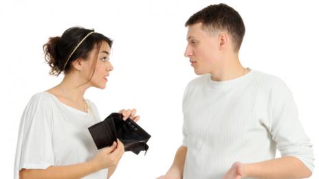 Паричните навици, които могат да провалят връзката ви