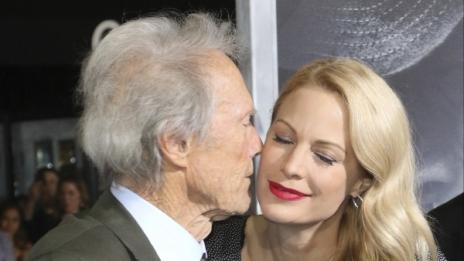 И на 88 години във форма: Клинт Истууд още кара ски