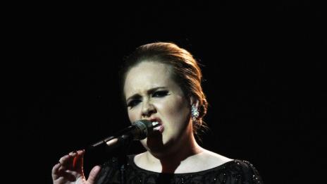 Бившият на Адел искал пари, задето й разбил сърцето