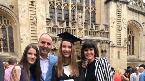 Цветан Цветанов горд баща – дипломира щерката