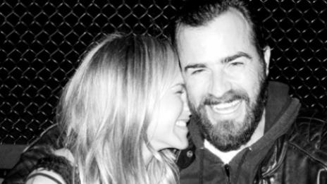 Анистън се показа най-сетне с гаджето