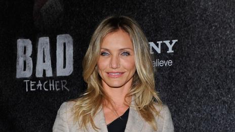 Гаджето на Камерън Диас я натиска за силикон