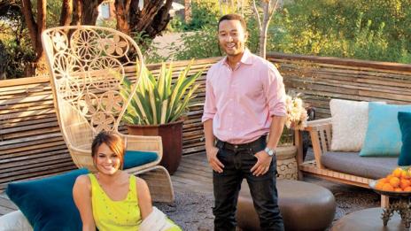 Джон Леджънд и Кристин Тейгън показват дома си в Холивуд Хилс