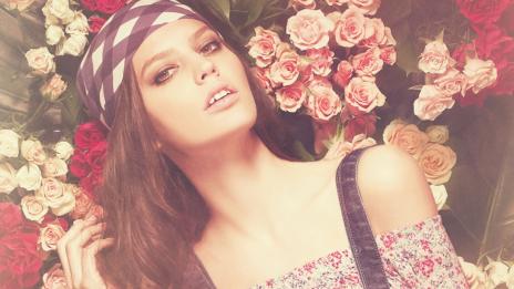 Типично романтичен. Пролетният каталог на  Stradivarius