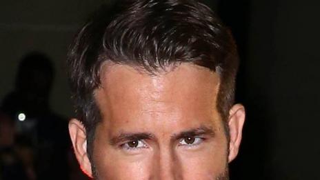 Романтично: Райън Рейнолдс изпече торта-сърце на Блейк Лайвли