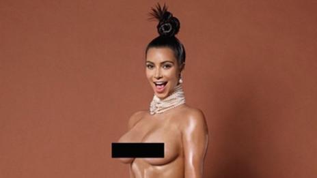 Ким заплаши папараци със съд заради голи снимки