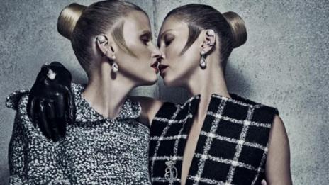 Кои са тези две жени?