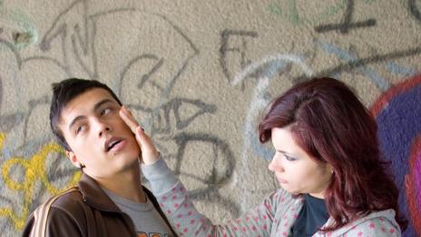 Как да научите своята дъщеря-тийнейджърка да слага граници