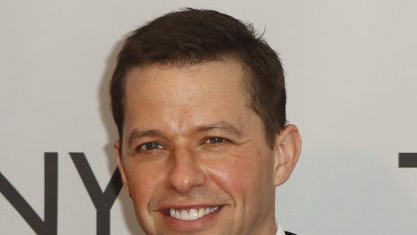 Джон Крайър дава мизерна издръжка за сина си