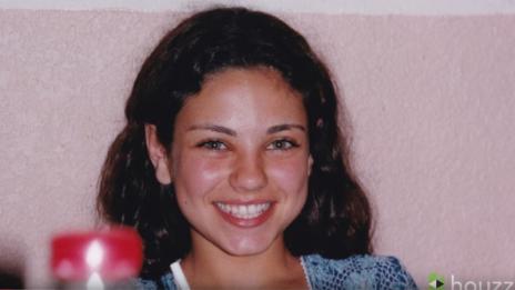 Изненада: Мила Кунис ремонтира дома на родителите си (ВИДЕО)