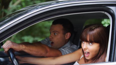 Точно какво си мисли той в 7 от най-важните моменти от вашата връзка