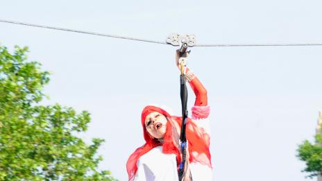 Лейди Гага е на алкохолна диета, но готви за приятели