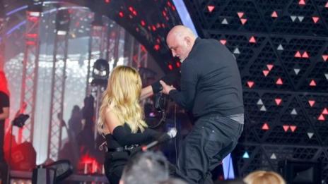 Под бурни аплодисменти: Анелия вирна крака на сцената