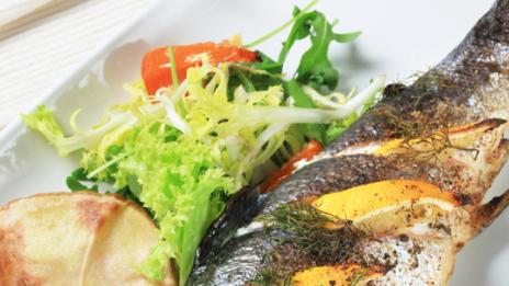 Вкусна и здравословна пъстърва с портокал и бадеми