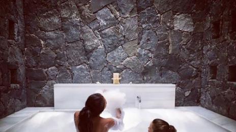 Чар или бедствие: Николета гола с дъщеря си