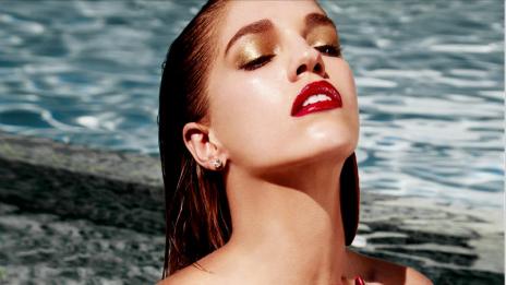 Предизвикателна красавица