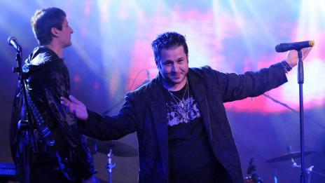 Лекарите се борят за живота на Явор от Gravity Co.