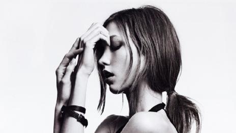 Карли Клос - отново ребра, отново за Vogue