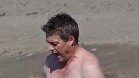 Хю Грант улегна и... се отпусна