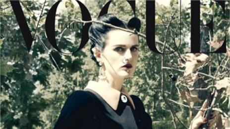 Шокиращият избор на Vogue - 35 см талия