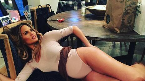 Криси Тейгън си направи най-странното бременно селфи