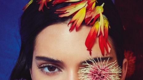 Кендъл Дженър в цветна феерия за Vogue