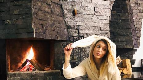 Подаръци и уют: Как изкараха родните звезди по Коледа?