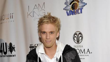 Арън Картър продрусал и пропил заради  Майкъл Джексън