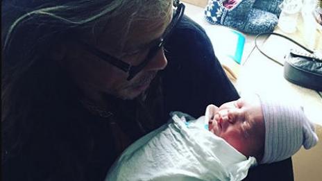 Дъщерята на Стивън Тайлър роди момче