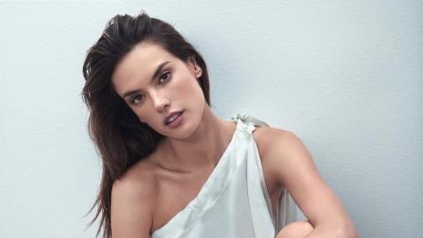 Ще бъдеш в бяло: Алесандра Амброзио за Harper's Bazaar