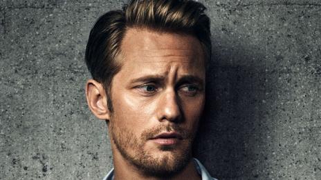 Александър Скарсгард: Мокър и секси!