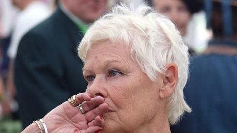 Джуди Денч – на 81 и с татуировка