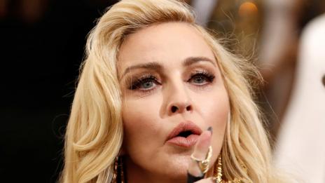 Бельо, любовно писмо: Мадона не се пребори за лични вещи