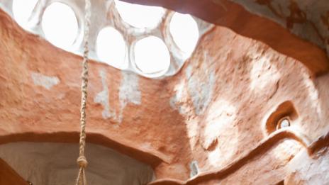 Сюрреалистичната керамична къща в Колумбия