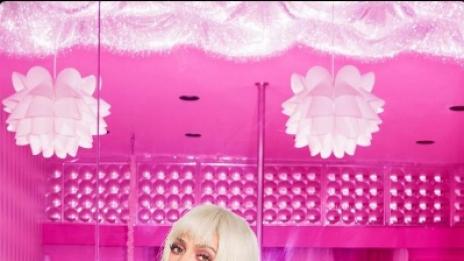 Кайли Дженър като Барби, но за възрастни