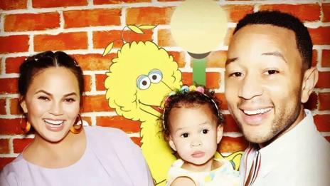 Криси Тейгън роди момче