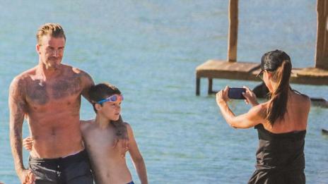 Бекъмови на почивка в Гърция