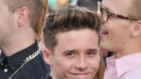 Бруклин Бекъм отиде на премиерата на гаджето си Клоуи Мориц