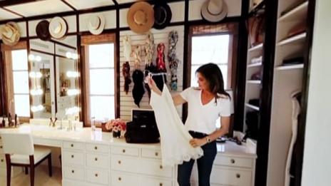 Синди Крауфорд отвори гардероба си (ВИДЕО)