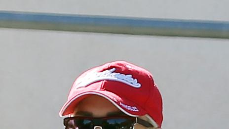 Влюбената Гуен Стефани се разходи със смучка