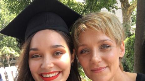 Койна Русева в Лондон за абсолвентския бал на дъщеря й