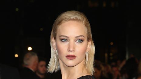 Дженифър Лорънс в ужас от извънземна атака