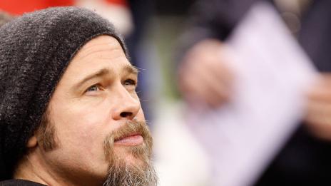 Брад Пит купи мотор на Мадокс