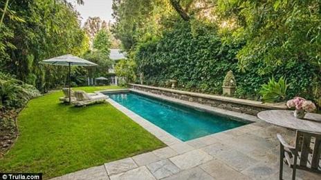 Дженифър Лорънс купи къщата на Джесика Симпсън