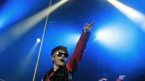 Фенки дебнат Бийбър в стаята му