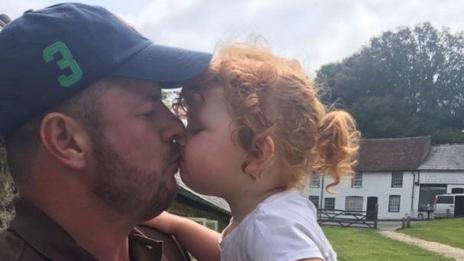 Вълна от съпричастност за Дейвид Бекъм след „скандалната“ му целувка