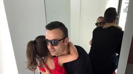 Бербатов показа какво означава, когато " Любовта е във въздуха"