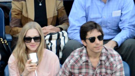 Аманда Сейфрид и Джъстин Лонг показаха любовта си